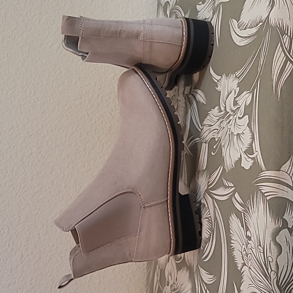 Kensie Women's Klassen Chelsea-style Boots In Taupe